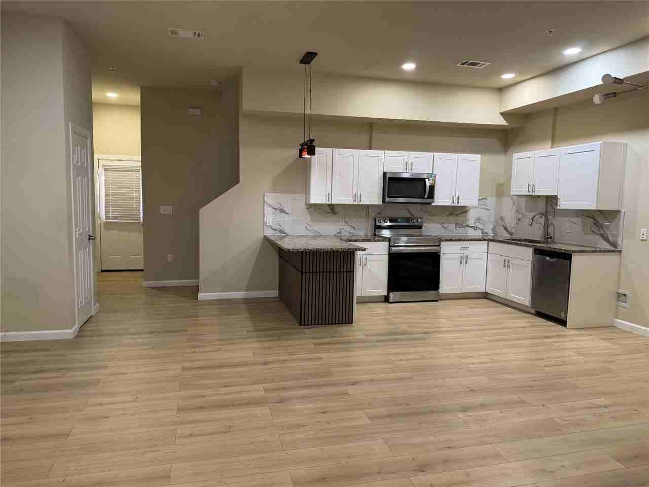 226 Heritage Ct - Photo 2 of 20