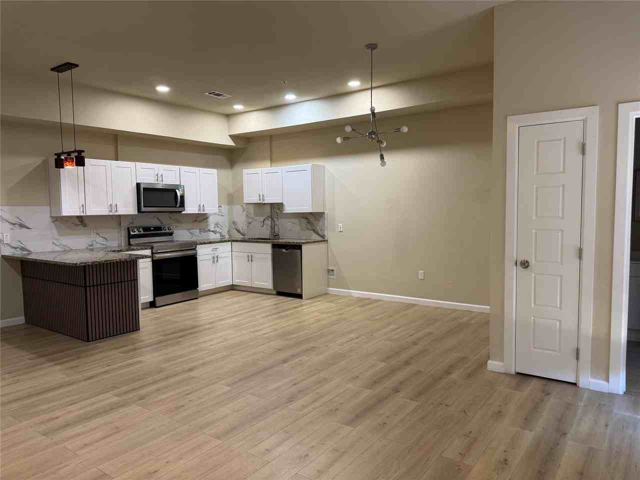 226 Heritage Ct - Photo 3 of 20