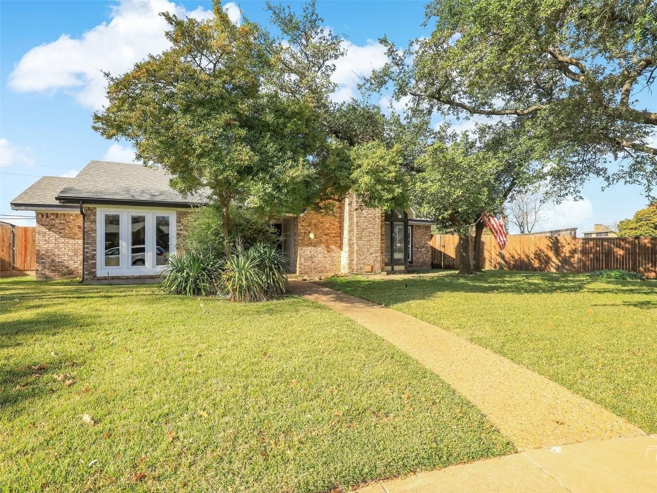 3913 Knob Hill Dr - Photo 3 of 35