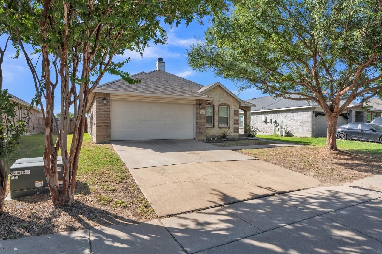 1341 Haley Ln - Photo 3 of 31
