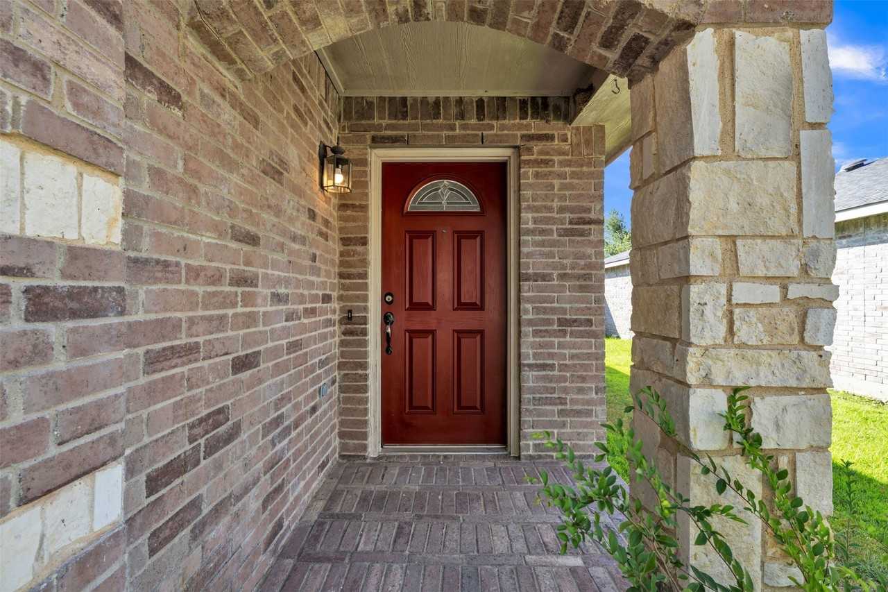 1341 Haley Ln - Photo 4 of 31