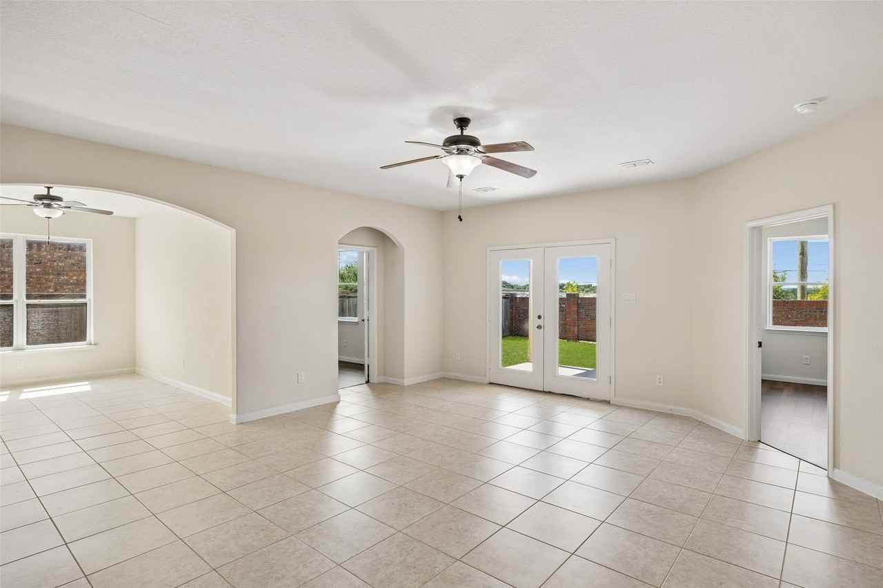 447 Lipizzan Ln - Photo 5 of 38