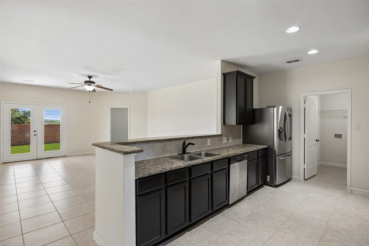 447 Lipizzan Ln - Photo 6 of 38