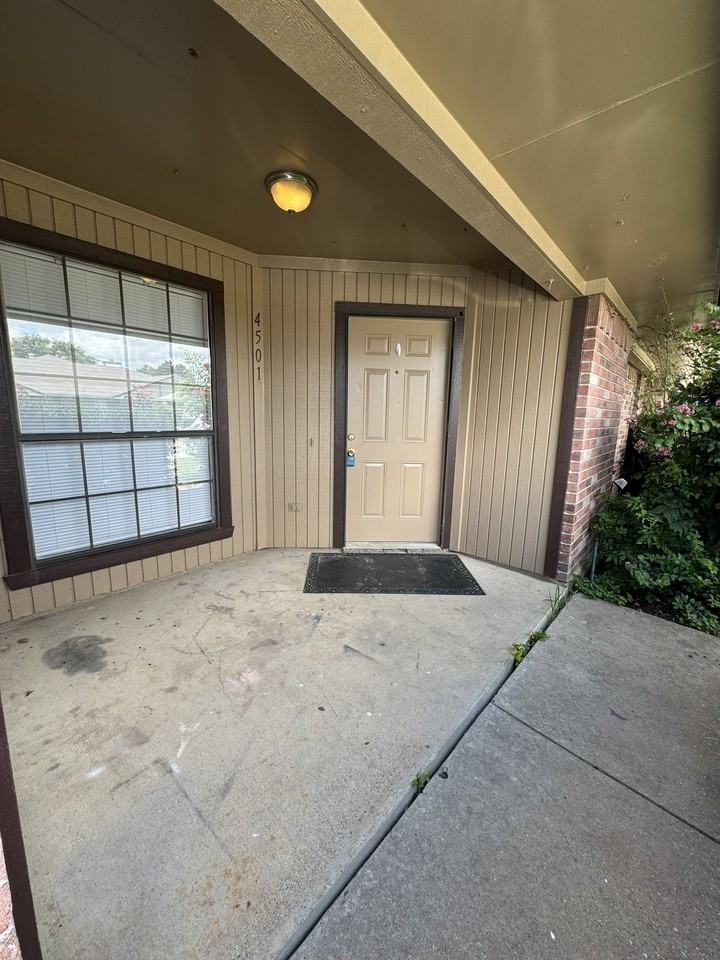 4501 Mizzenmast Ct - Photo 2 of 20