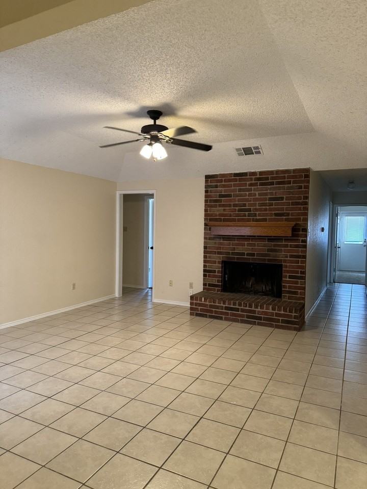 4501 Mizzenmast Ct - Photo 3 of 20