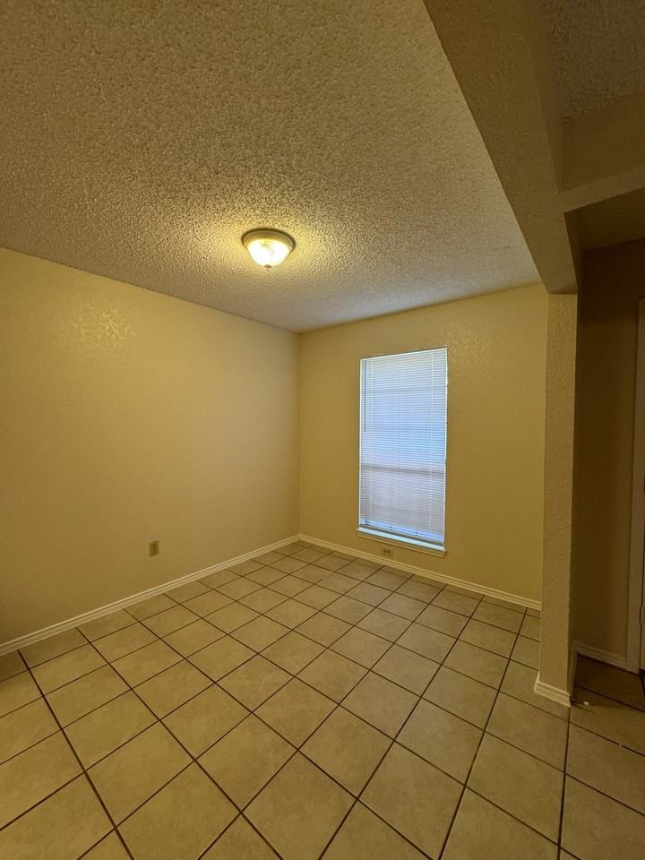 4501 Mizzenmast Ct - Photo 5 of 20