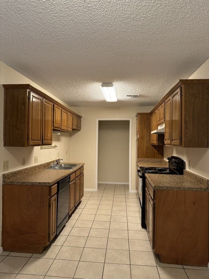 4501 Mizzenmast Ct - Photo 7 of 20