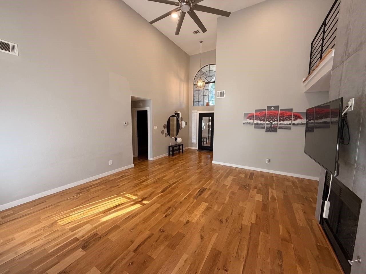 901 Ridgemont Dr - Photo 3 of 19