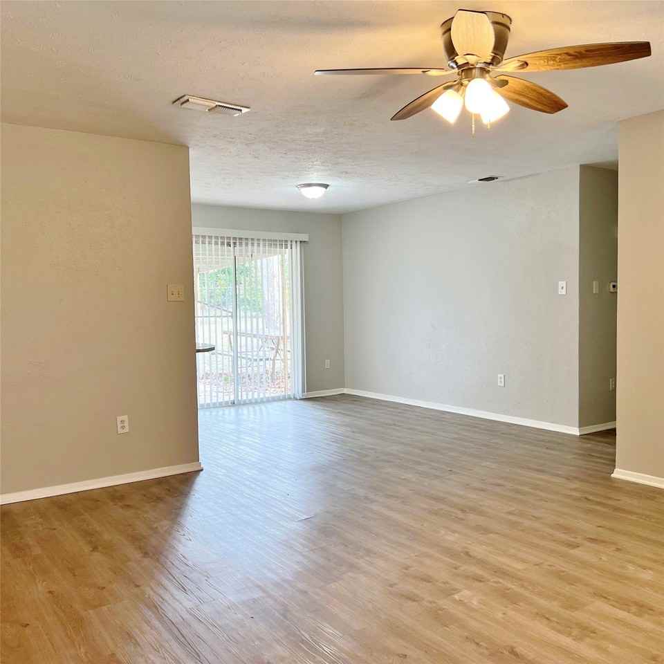 1420 Hillside Dr - Photo 3 of 12