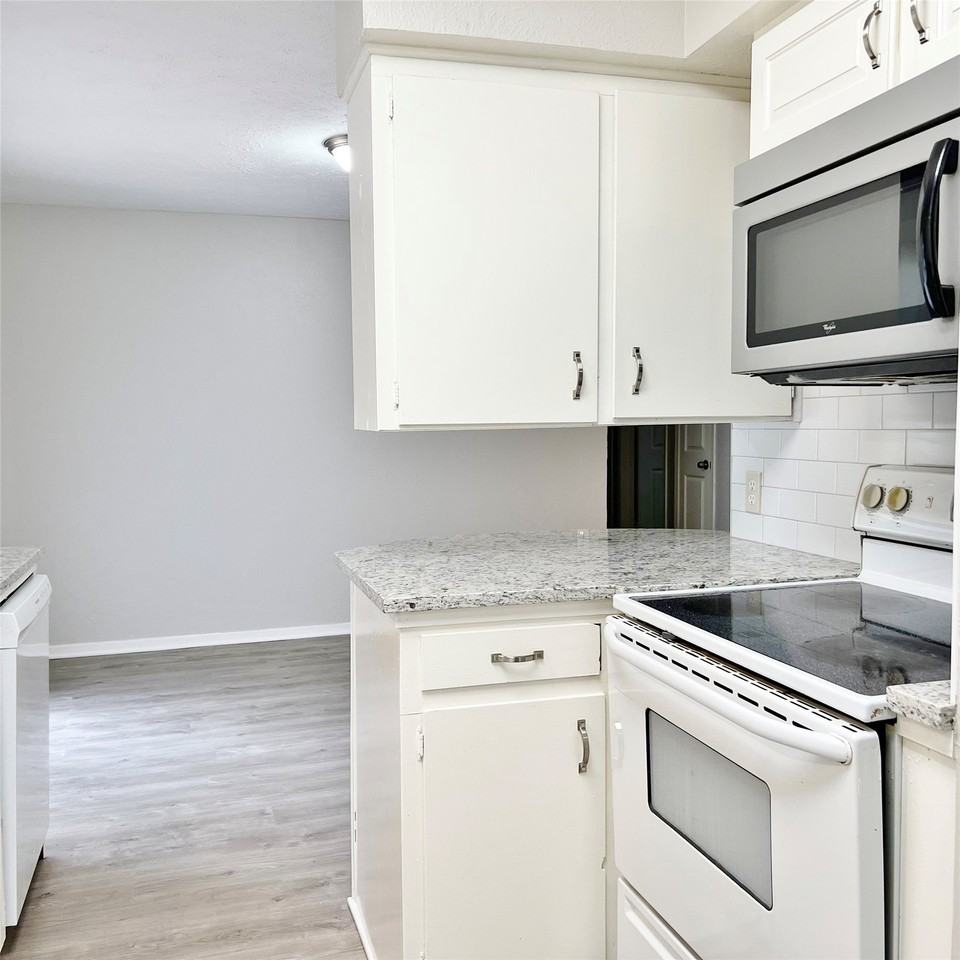 1420 Hillside Dr - Photo 6 of 12