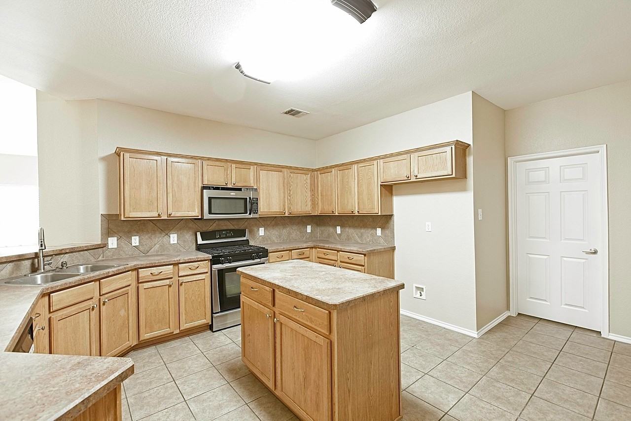 1201 Rain Fern Dr - Photo 5 of 40