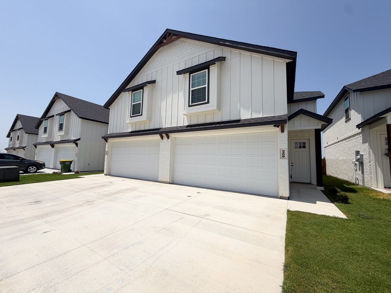 920 Cooksey Ct #B - Photo 2 of 24