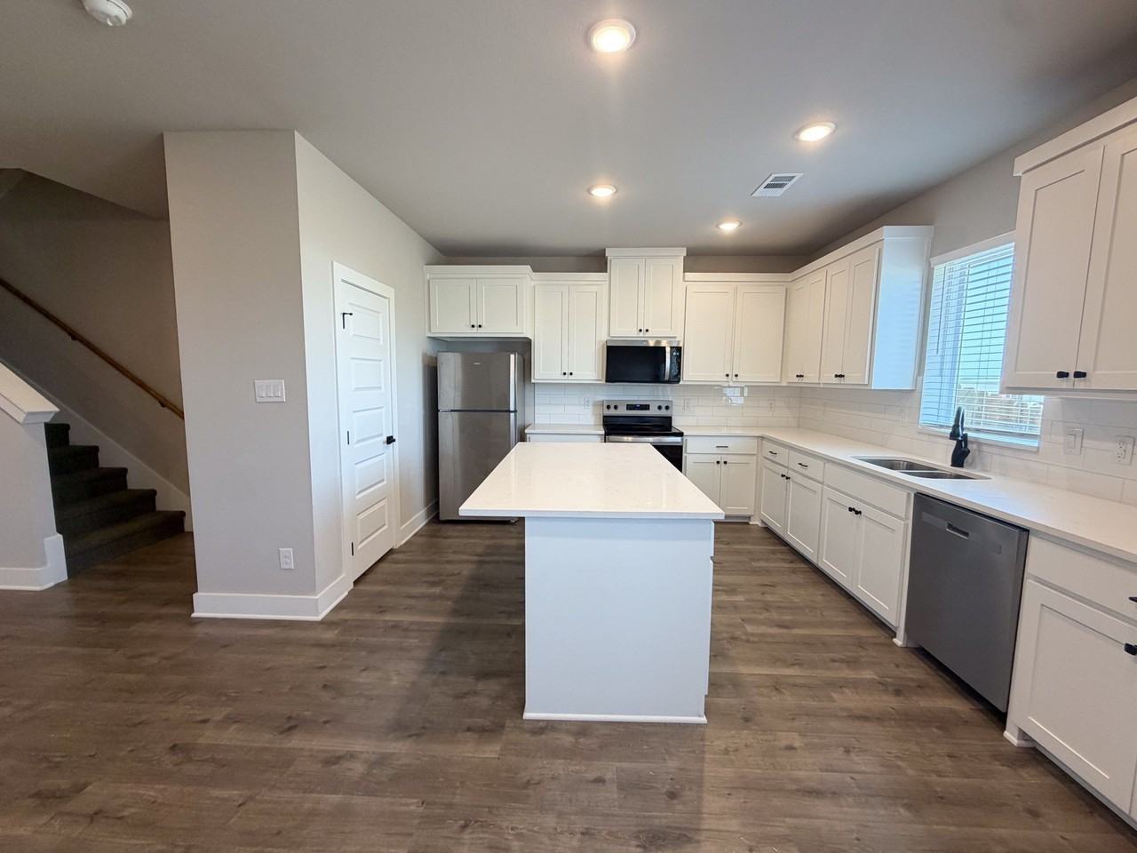 920 Cooksey Ct #B - Photo 7 of 24