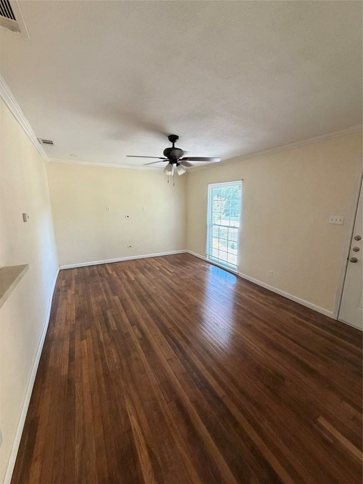 628 Cedar Dr - Photo 2 of 10