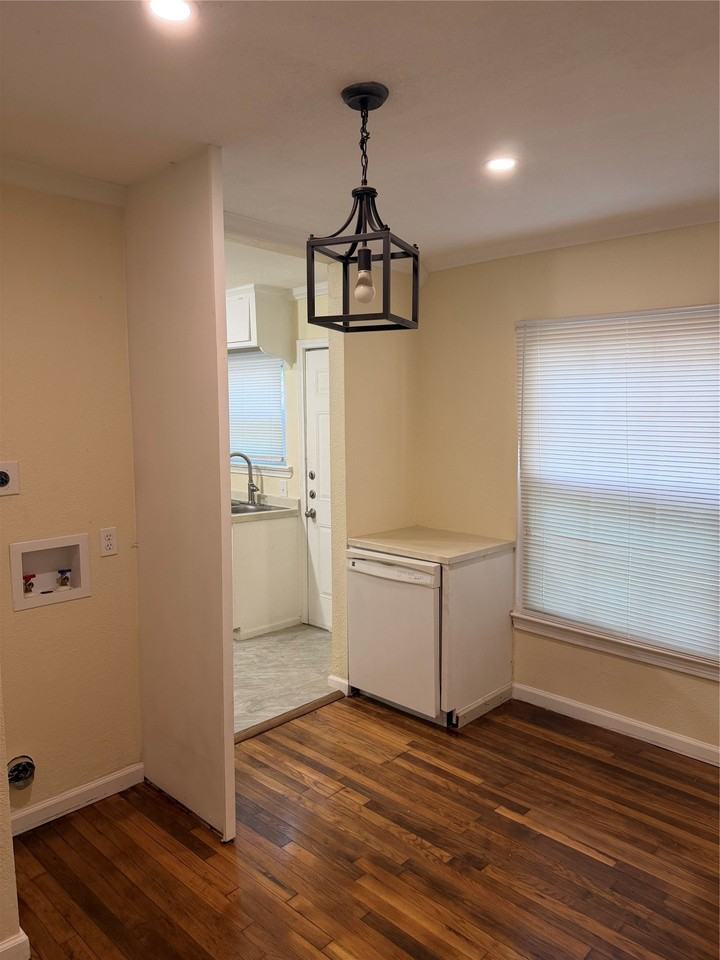 628 Cedar Dr - Photo 4 of 10