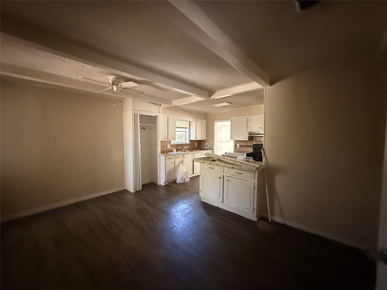 405 W Chandler St - Photo 7 of 9