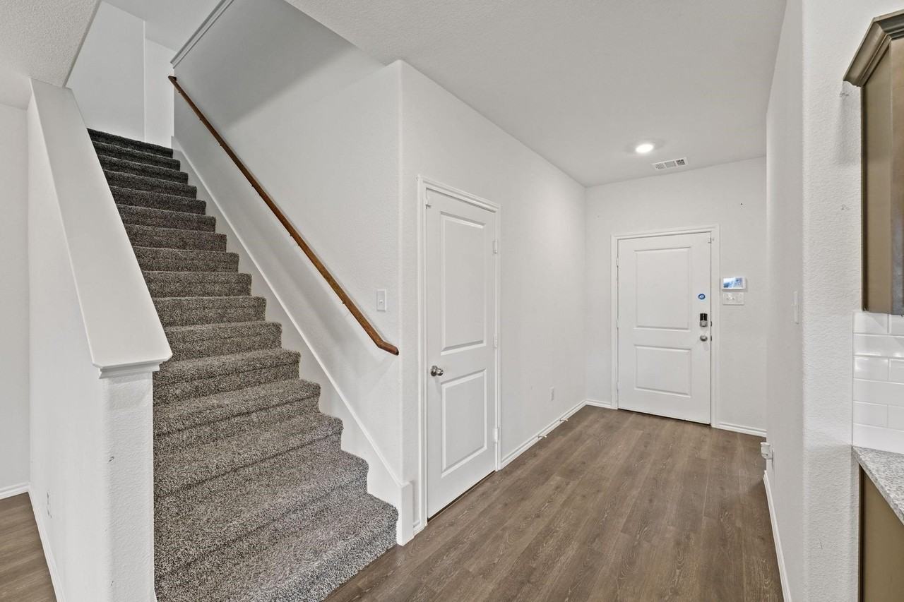 728 Fueller Dr - Photo 3 of 30