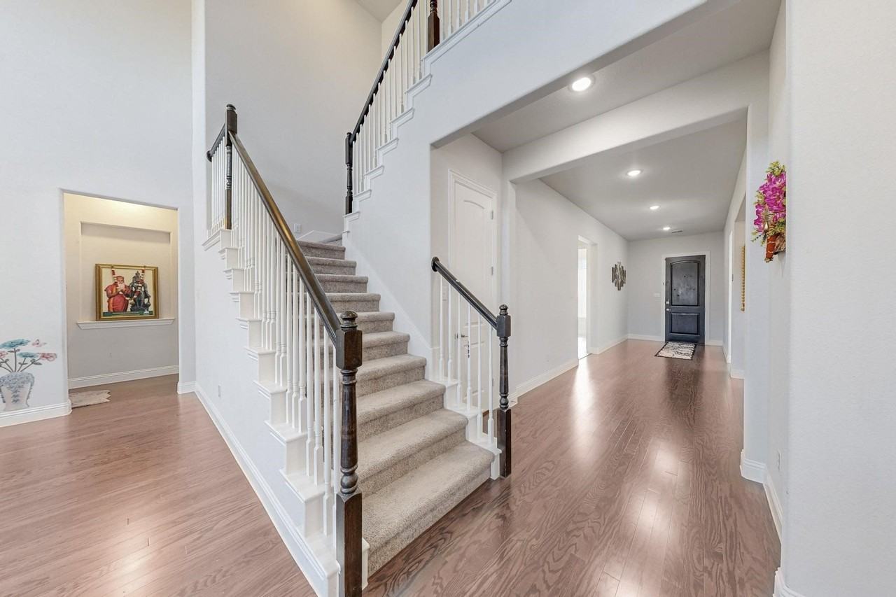 16809 Clover Dr - Photo 5 of 37
