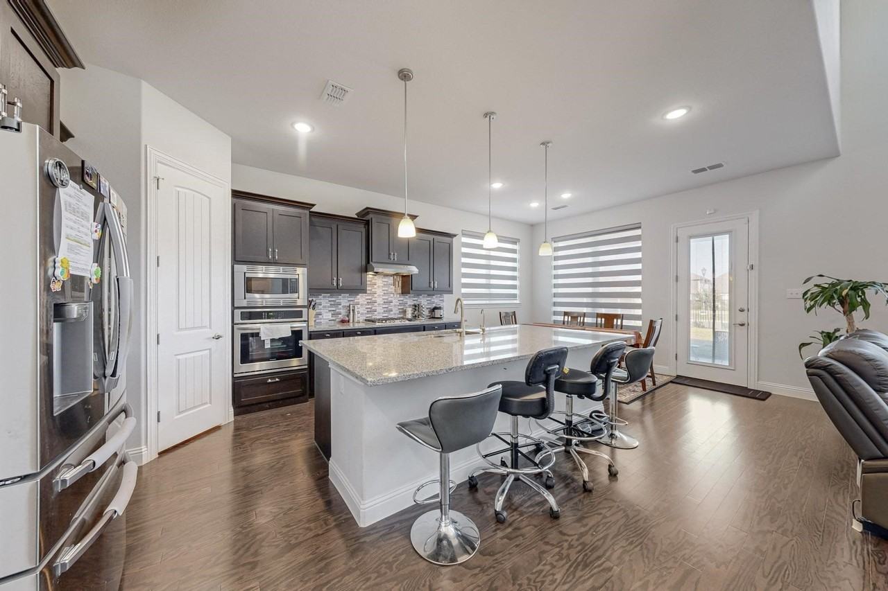 16809 Clover Dr - Photo 6 of 37
