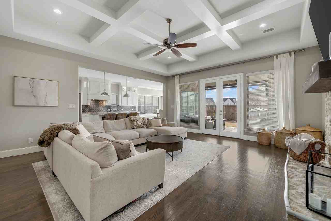1107 S Sarah St - Photo 4 of 40