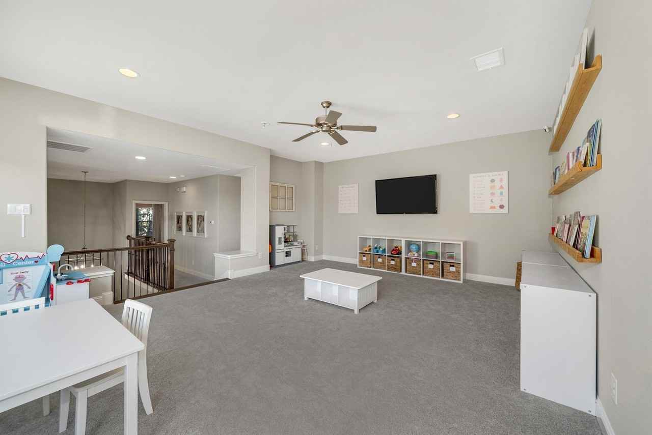1107 S Sarah St - Photo 7 of 40