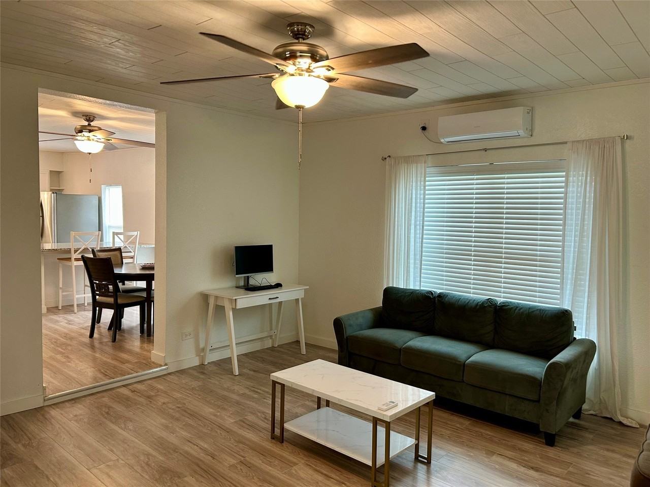 309 N Neches St - Photo 2 of 21