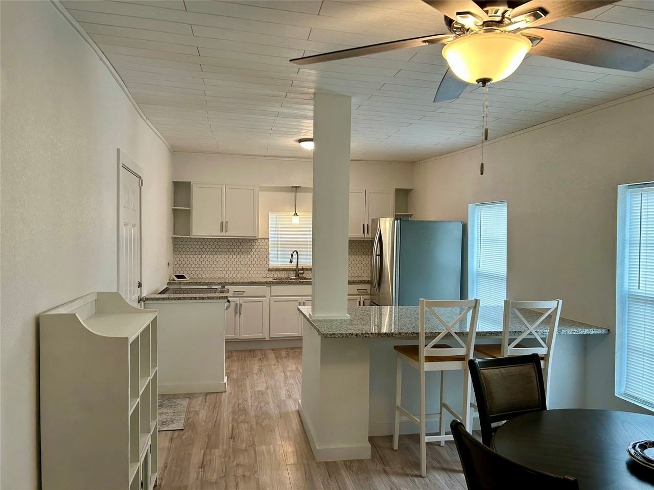 309 N Neches St - Photo 6 of 21