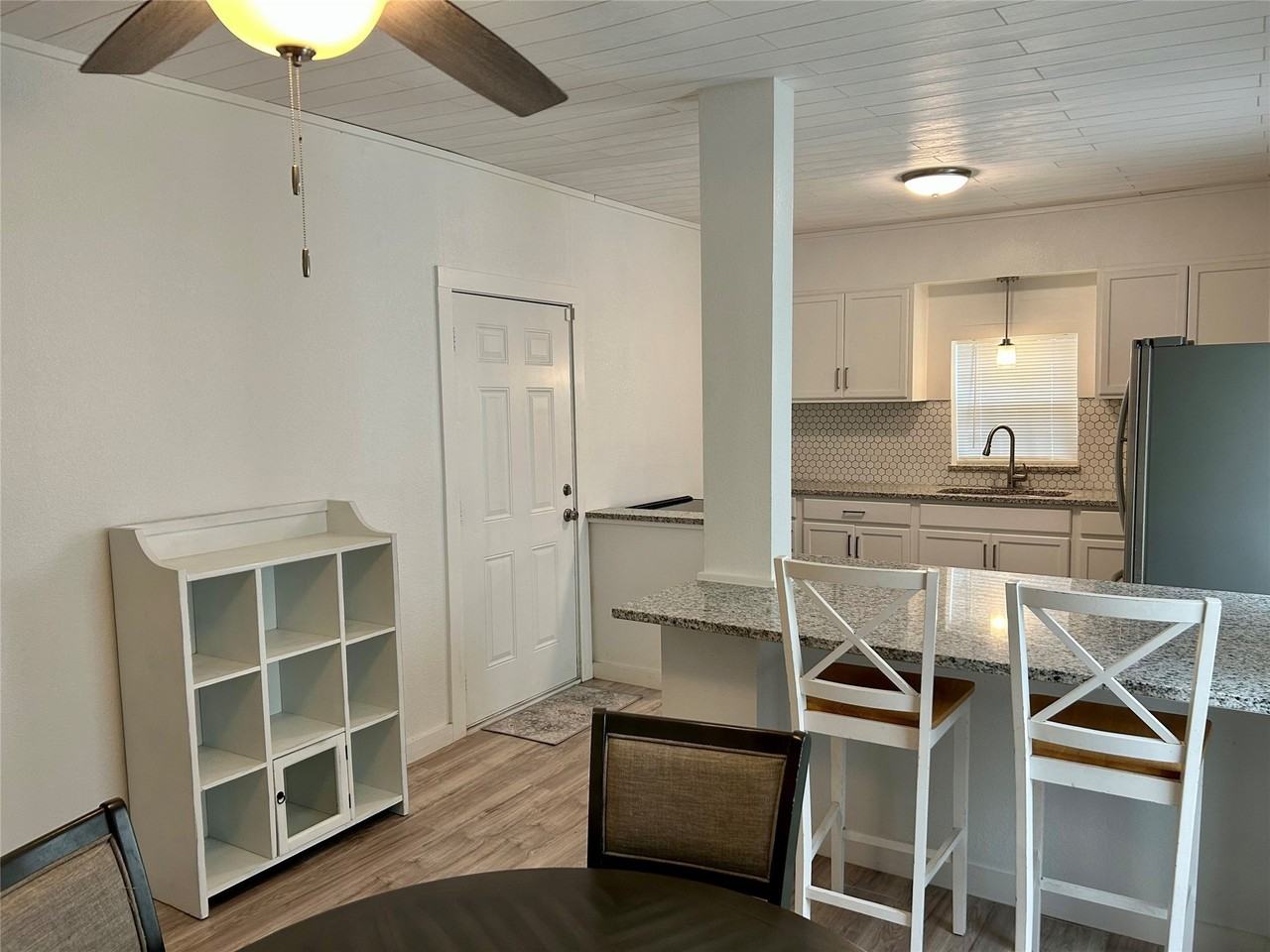 309 N Neches St - Photo 7 of 21