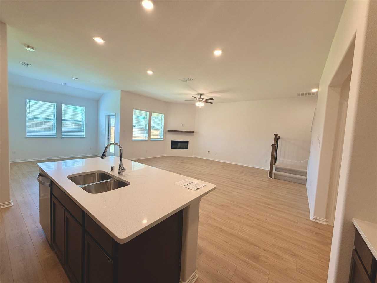 1609 Gulin St - Photo 6 of 40