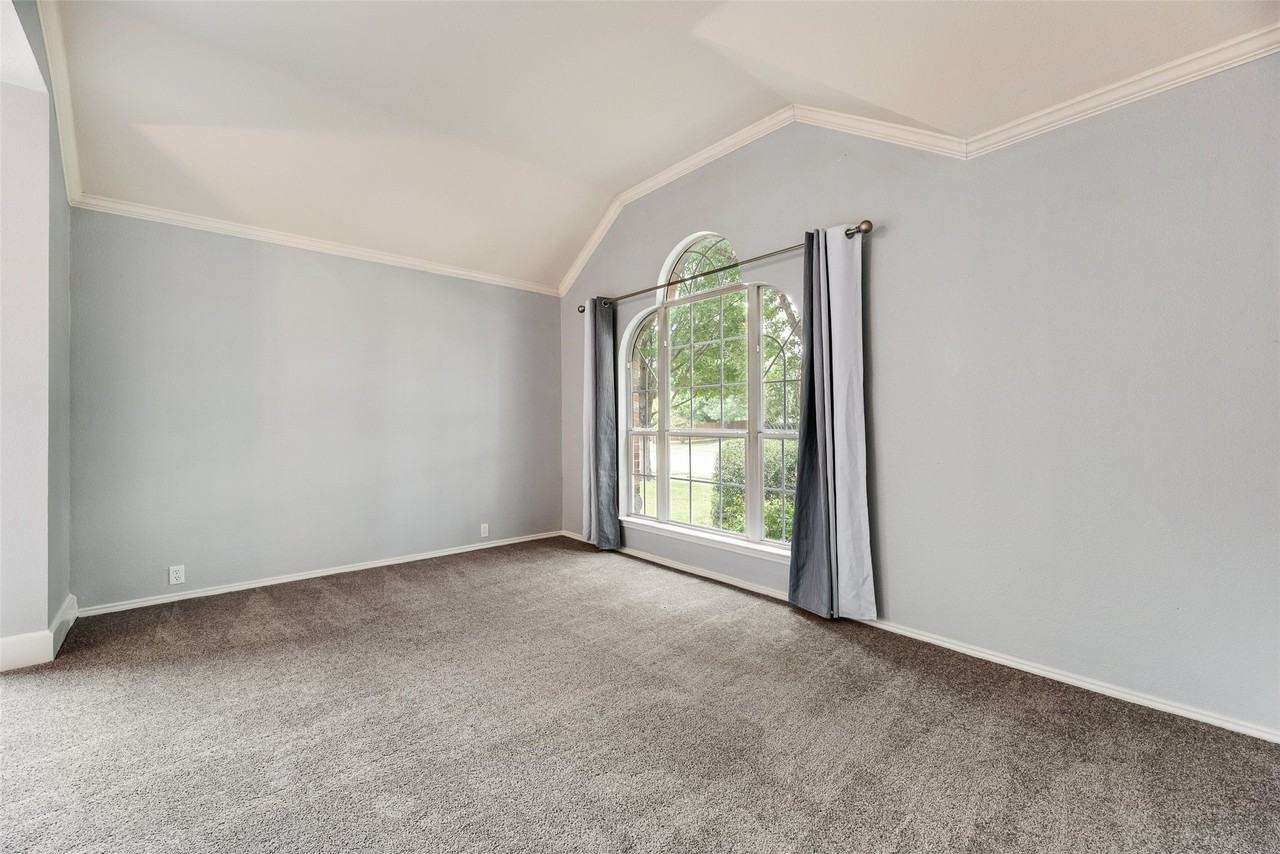 828 Abbots Ln - Photo 6 of 30