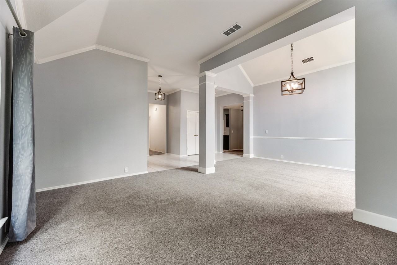 828 Abbots Ln - Photo 7 of 30