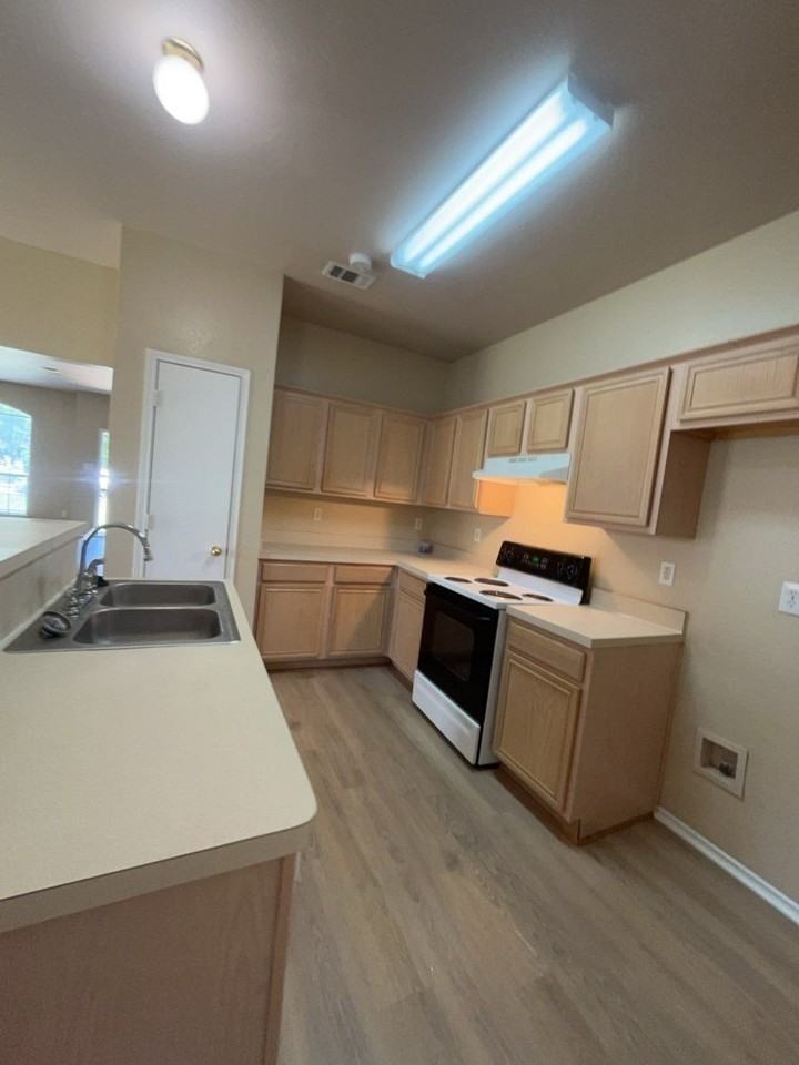 1824 Mcneely St - Photo 2 of 14