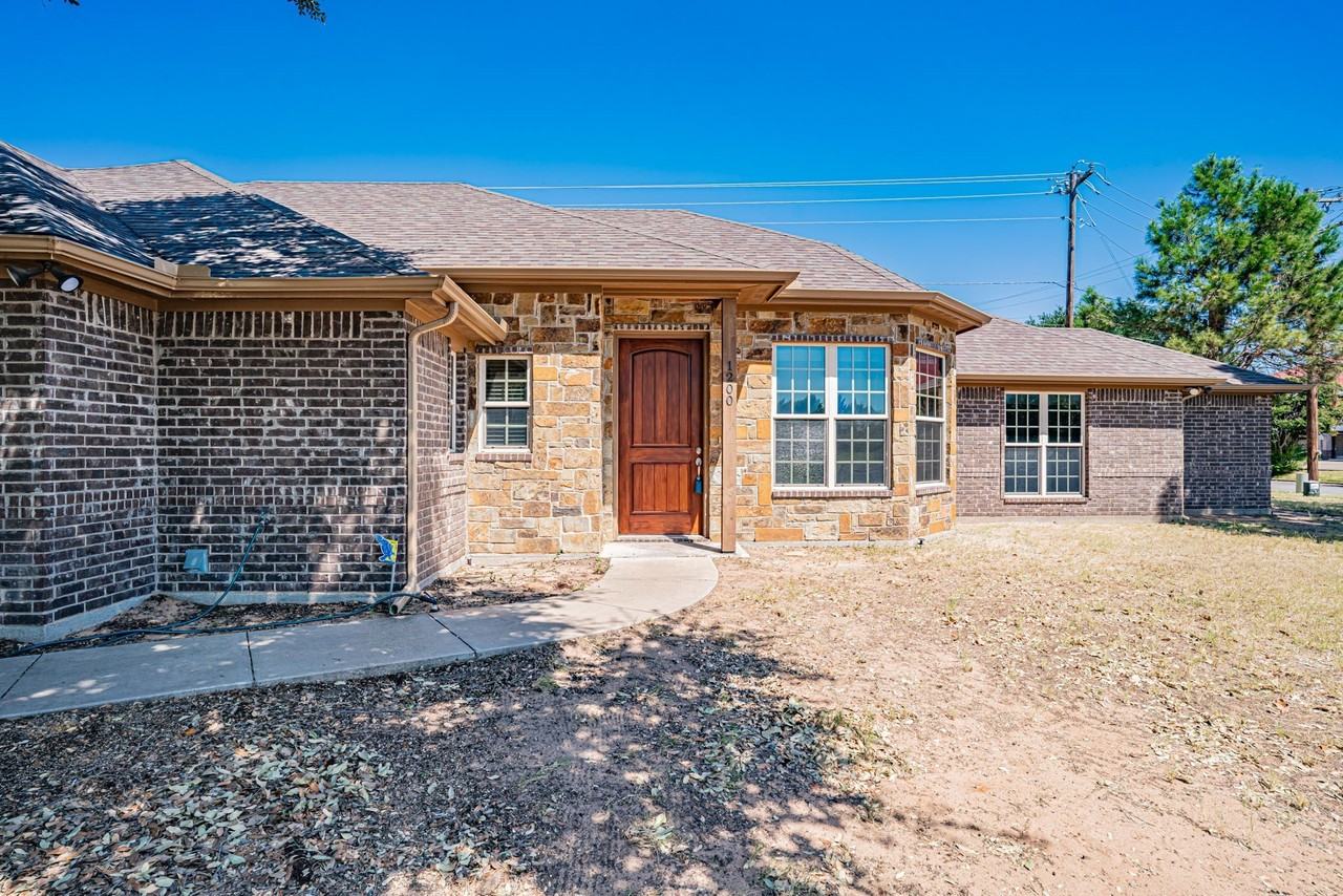1200 Chaparral Ln - Photo 2 of 40