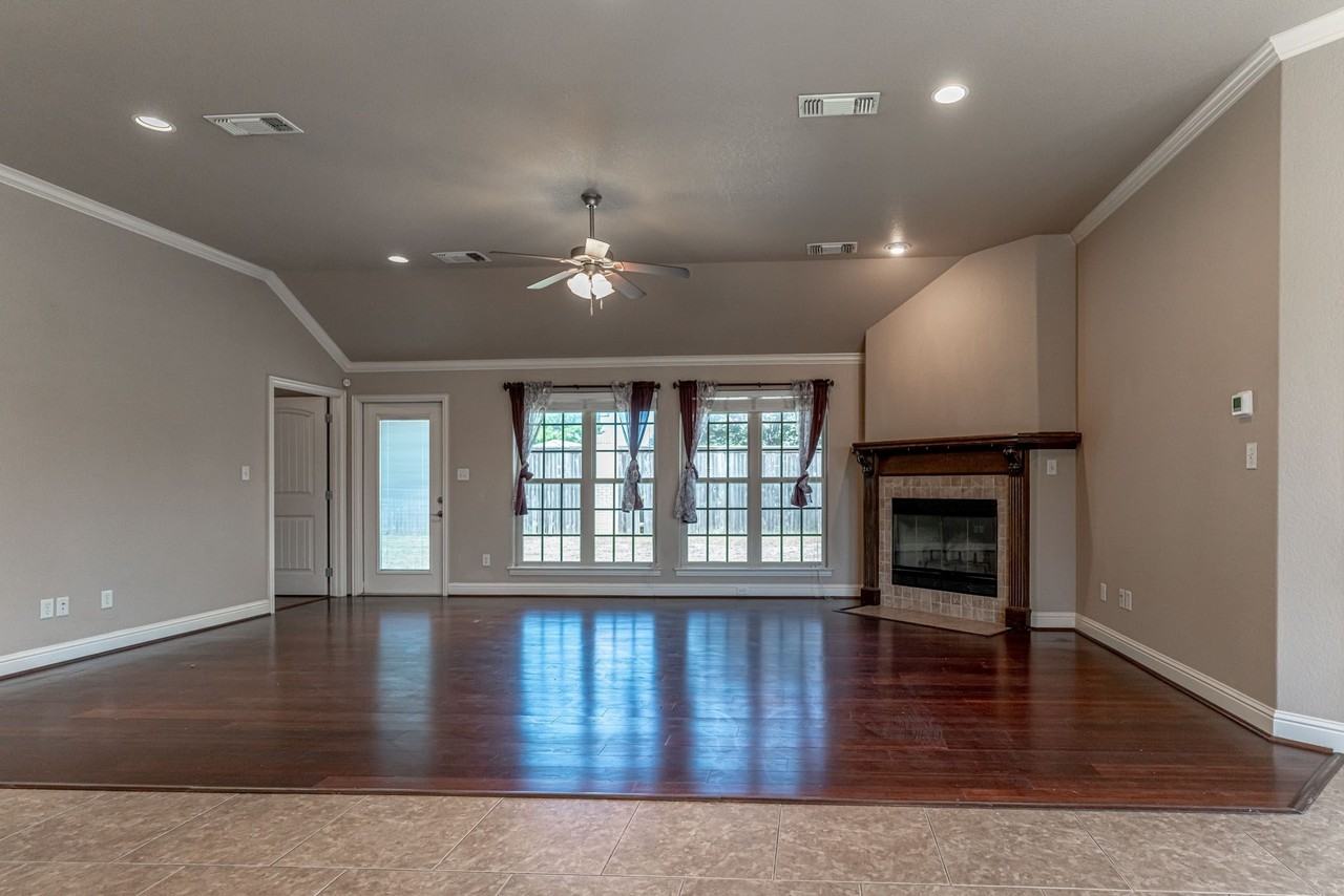1200 Chaparral Ln - Photo 7 of 40