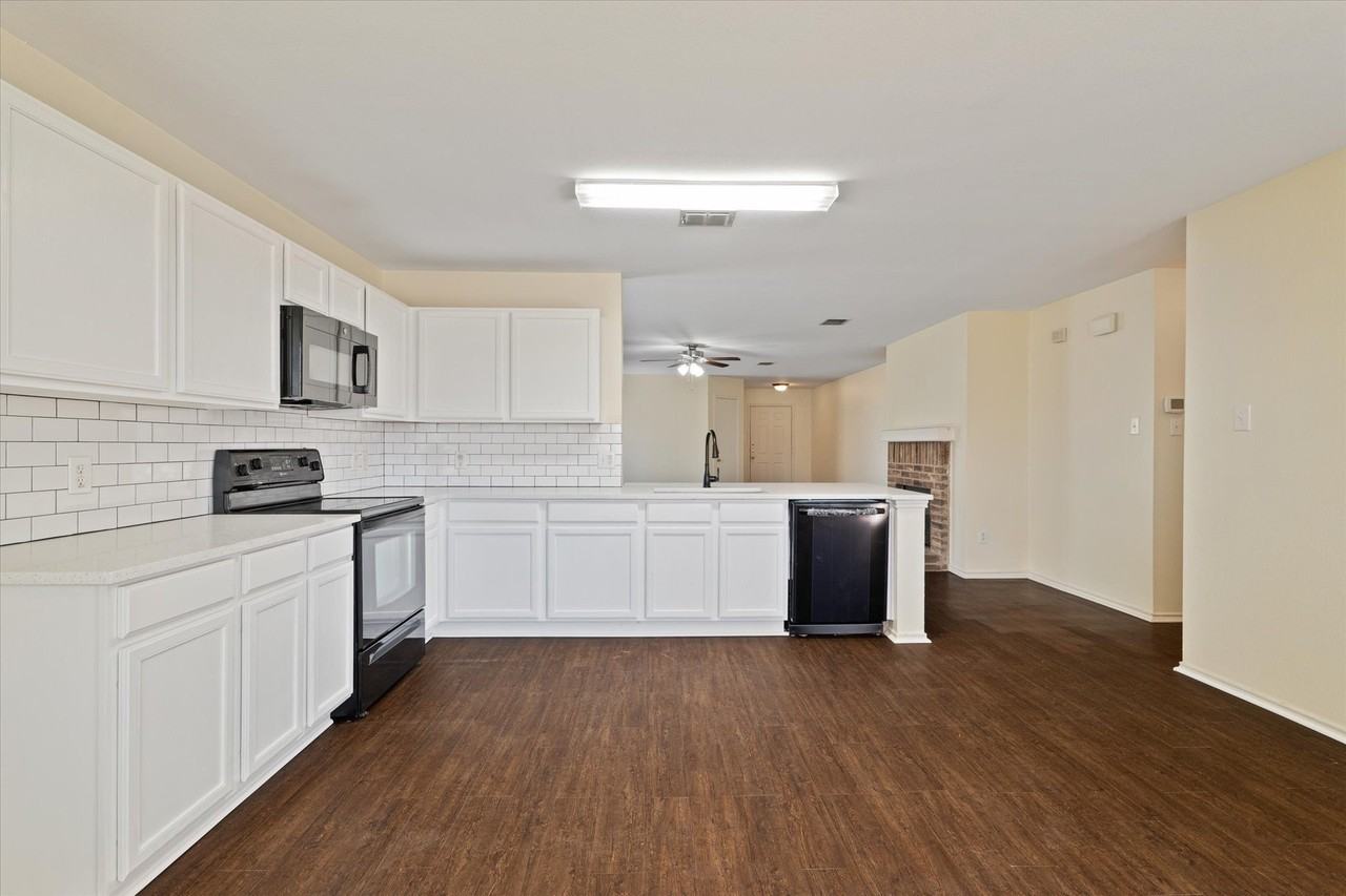 12856 Gillon Dr - Photo 3 of 23