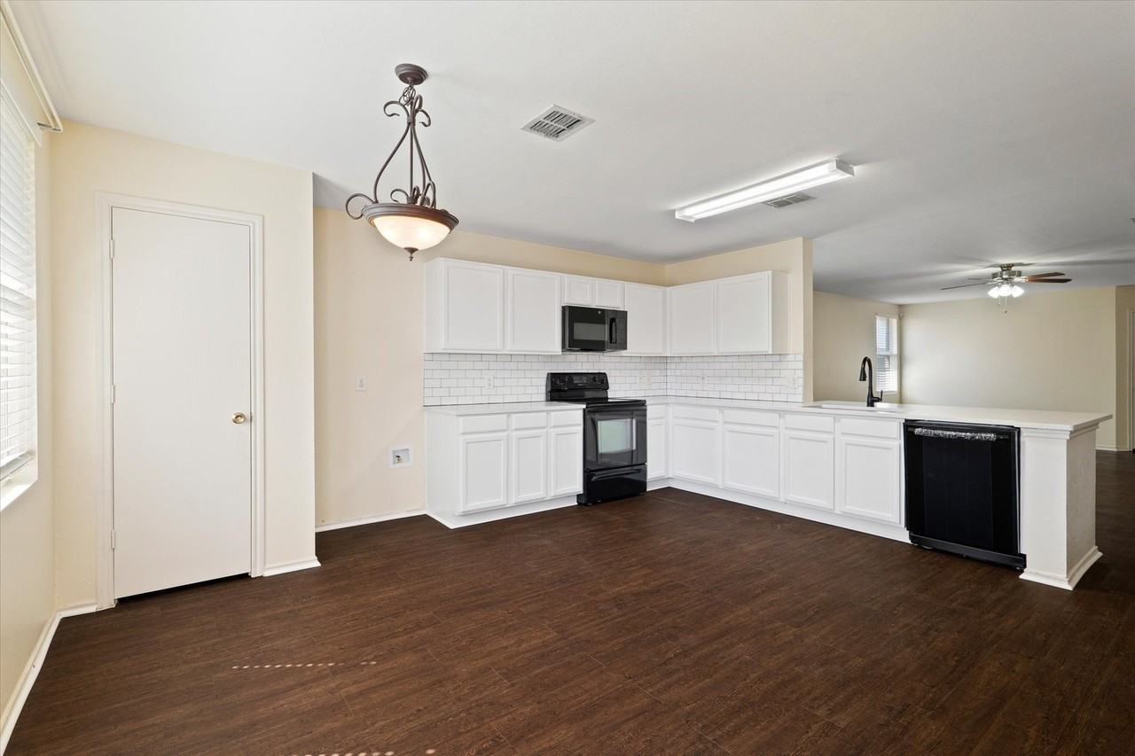 12856 Gillon Dr - Photo 4 of 23