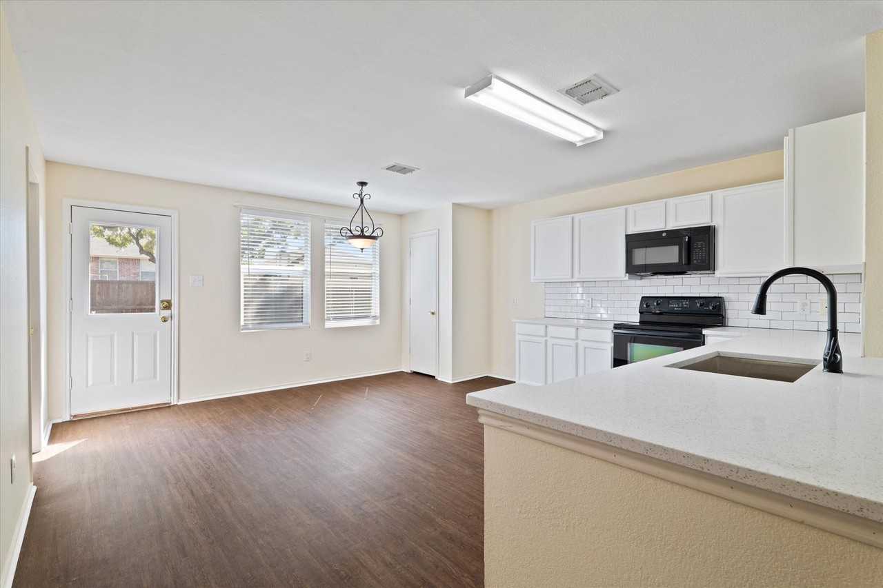 12856 Gillon Dr - Photo 5 of 23