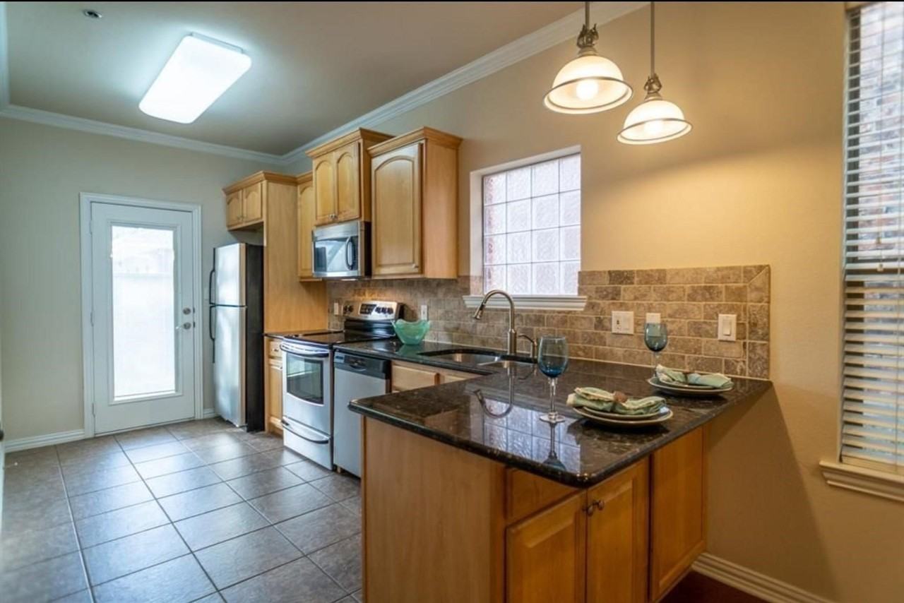 117 Corinna Ct - Photo 4 of 33