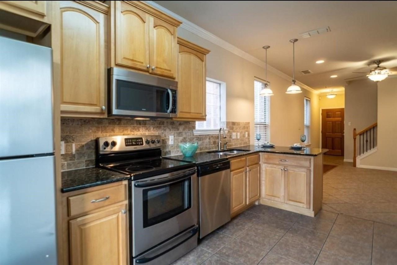 117 Corinna Ct - Photo 5 of 33