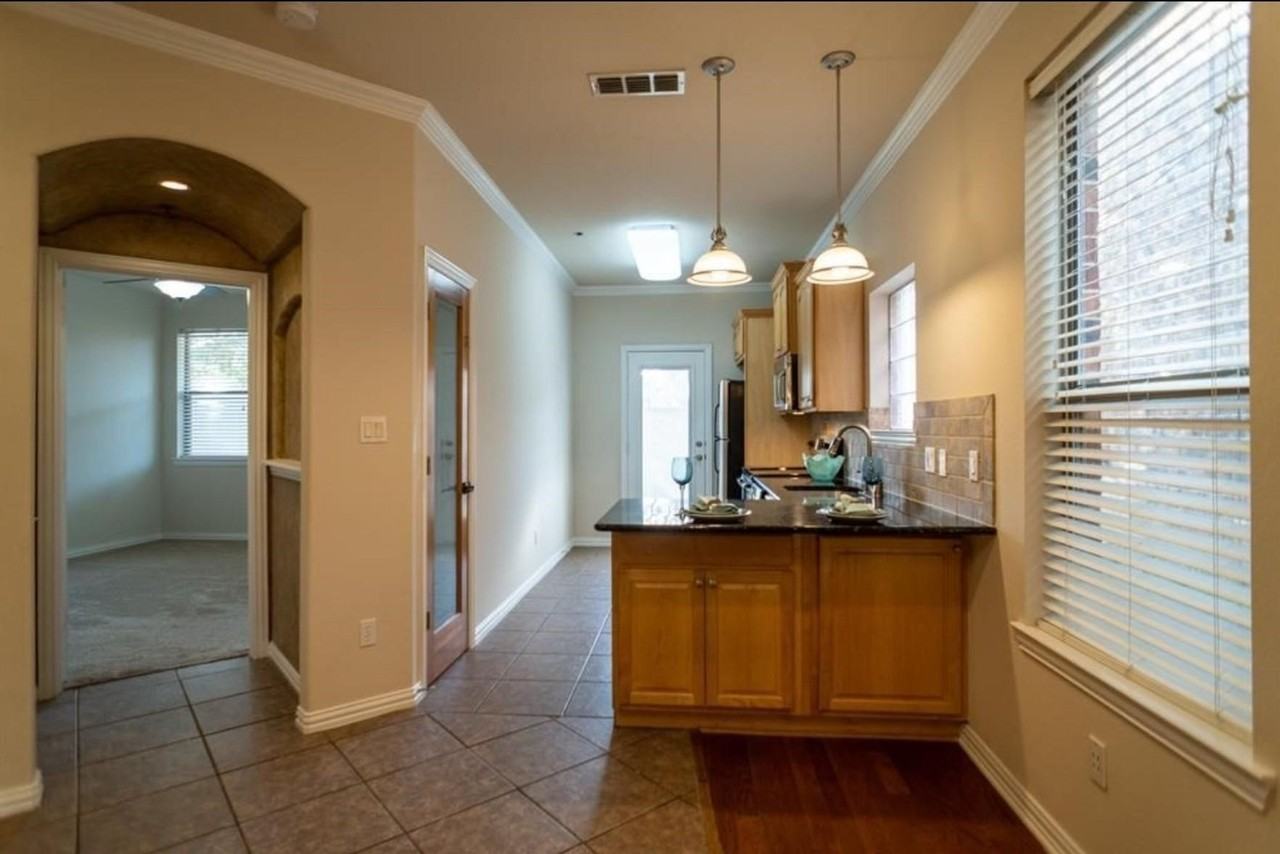117 Corinna Ct - Photo 6 of 33