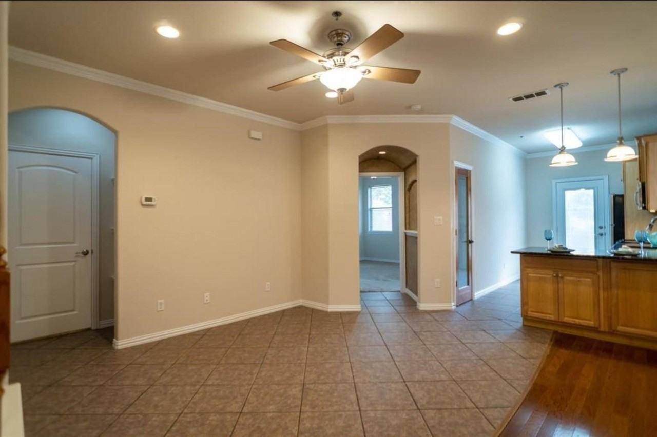 117 Corinna Ct - Photo 7 of 33