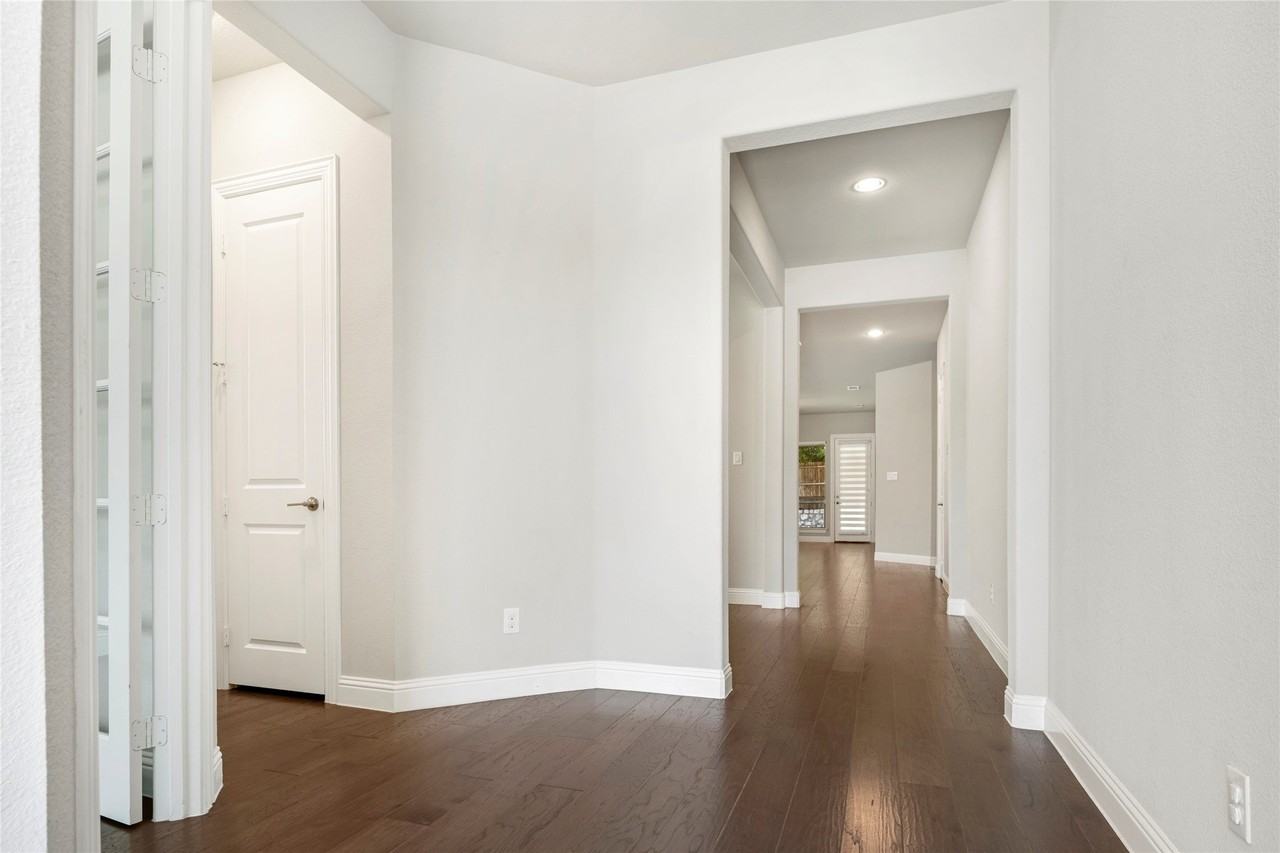 4100 Angelina Dr - Photo 2 of 30