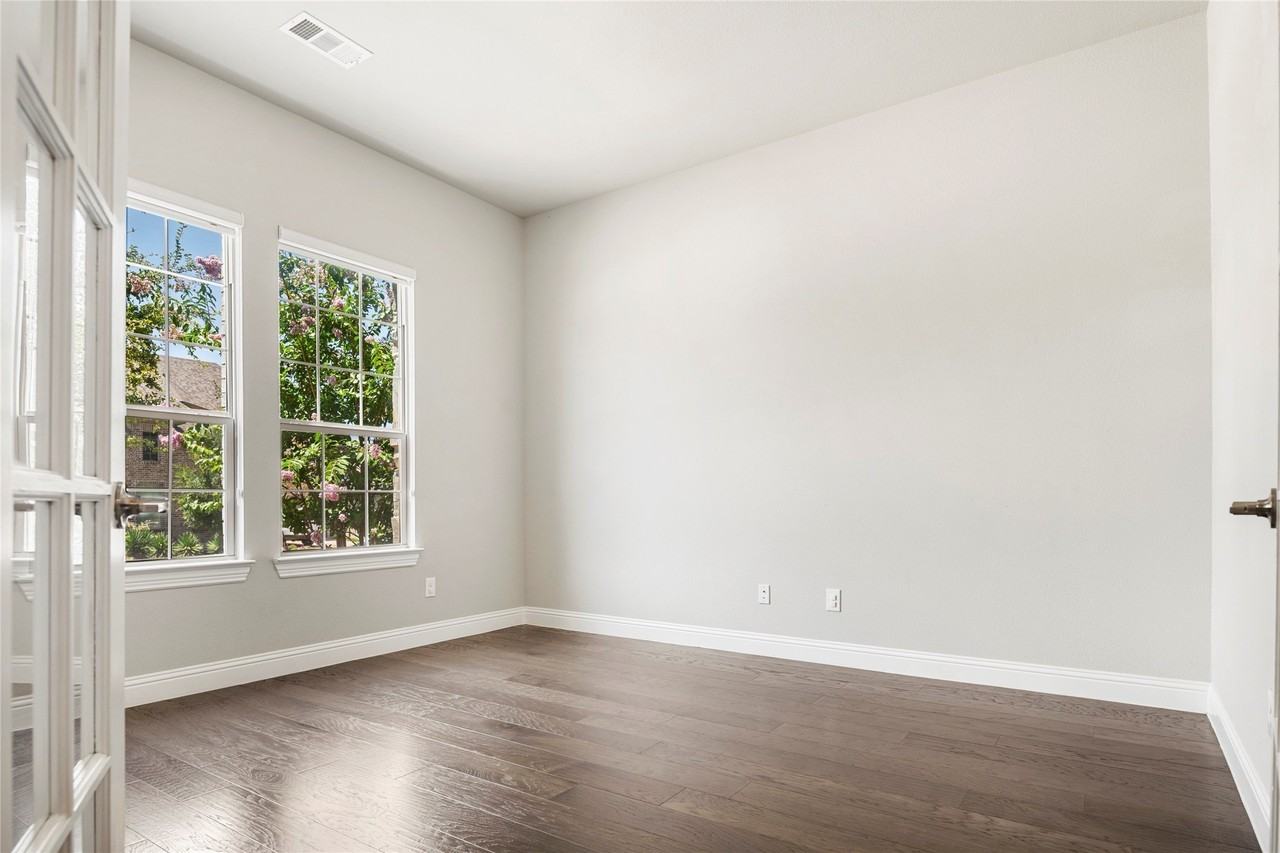 4100 Angelina Dr - Photo 3 of 30