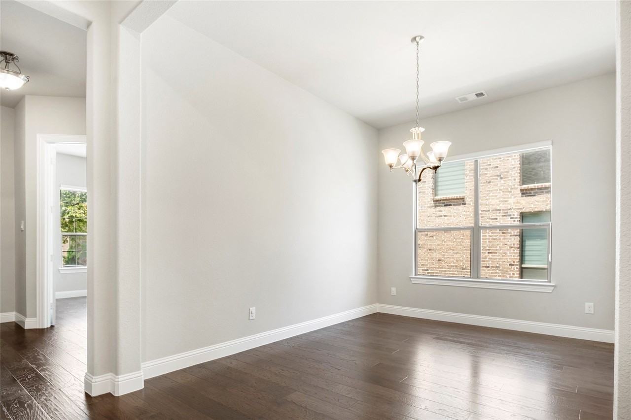 4100 Angelina Dr - Photo 5 of 30