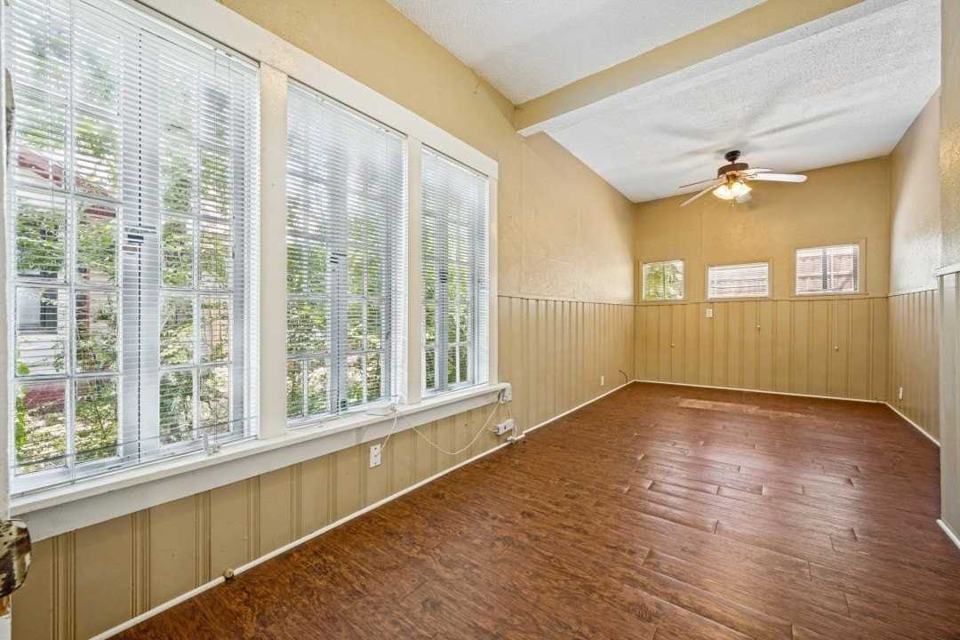 904 W Hickory St #B - Photo 3 of 12