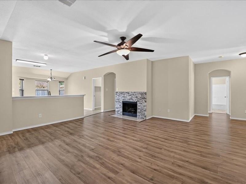 2313 Belmont Park Dr - Photo 4 of 18