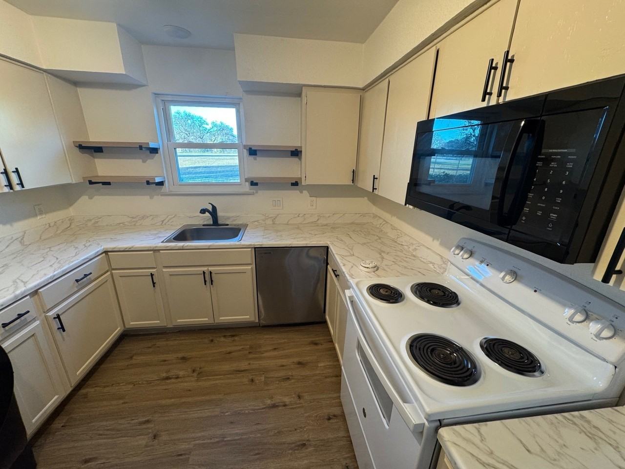 7300 Comanche Trl #5 - Photo 3 of 10