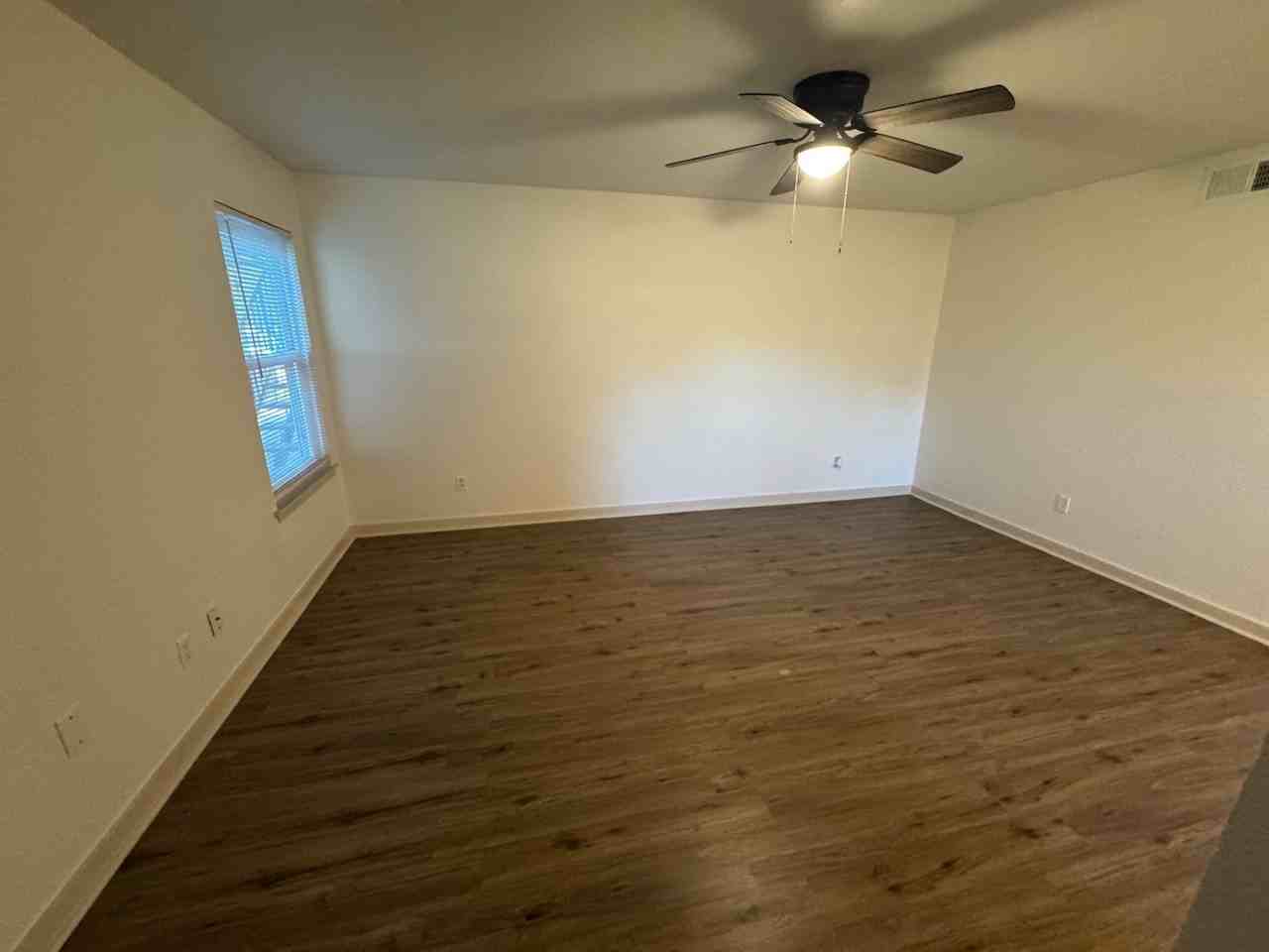 7300 Comanche Trl #5 - Photo 6 of 10