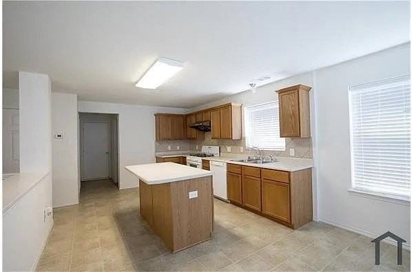 10620 Colfax Dr - Photo 4 of 17