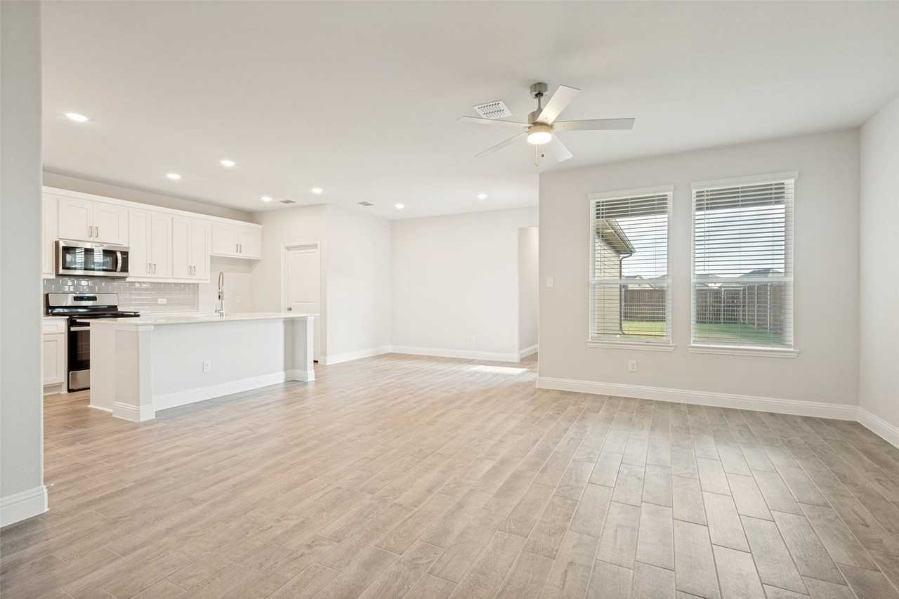 806 Sicily Blvd - Photo 5 of 12